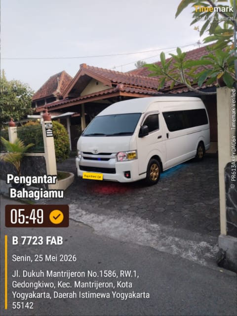 Momen perjalanan pelanggan Raya Rent Car 8